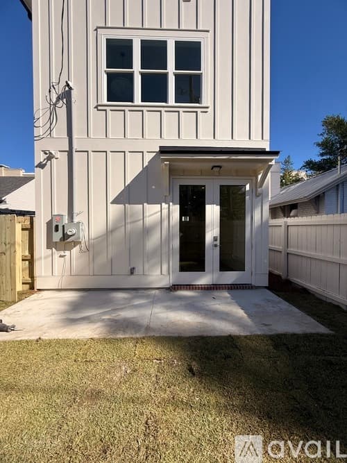 Savannah Townhome: 13 W 45th St
