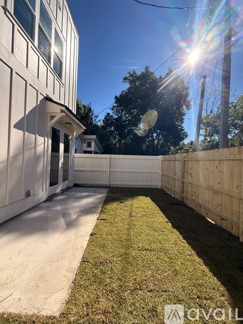 Savannah Townhome: 13 W 45th St