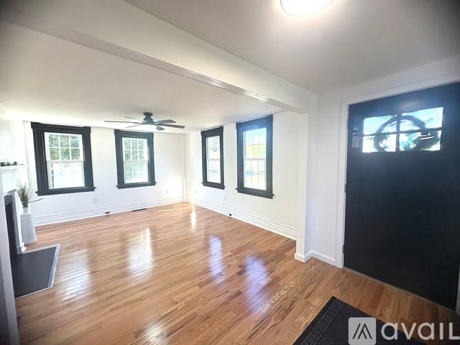 Manchester Apartment: 16 Hackmatack Street