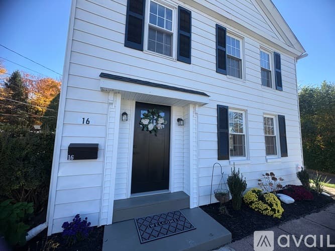 Manchester Apartment: 16 Hackmatack Street