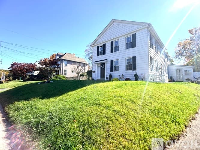 Manchester Apartment: 16 Hackmatack Street