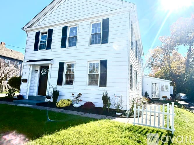 Manchester Apartment: 16 Hackmatack Street