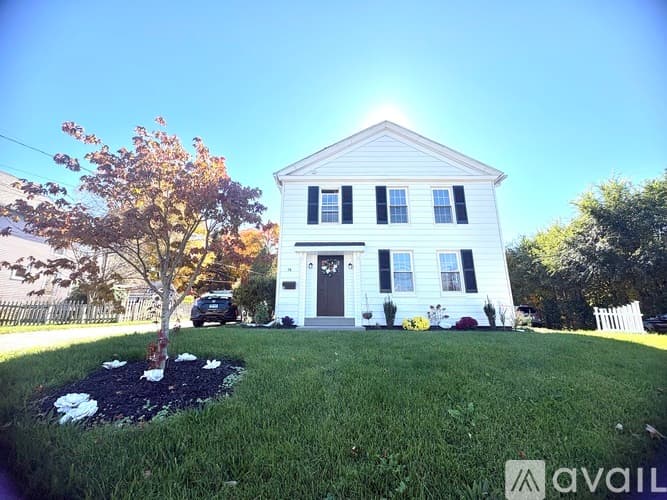 Manchester Apartment: 16 Hackmatack Street