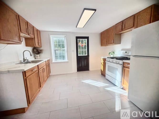 Manchester Apartment: 16 Hackmatack Street