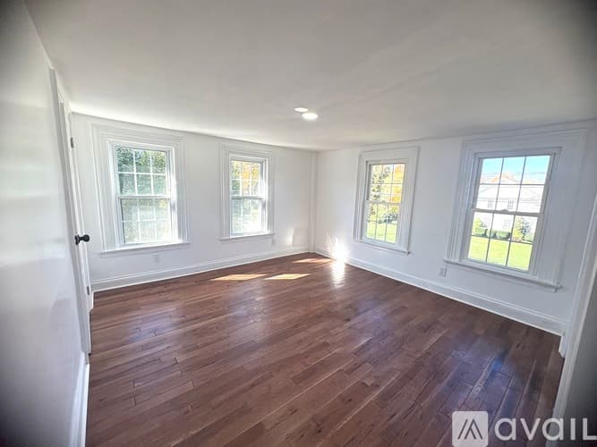 Manchester Apartment: 16 Hackmatack Street