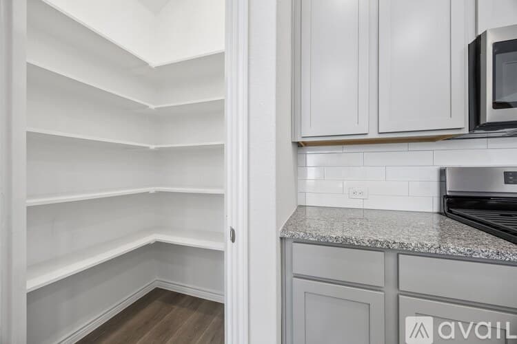 Aubrey House: 2702 Moccasin Ln