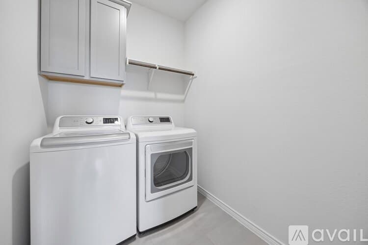 Aubrey House: 2702 Moccasin Ln