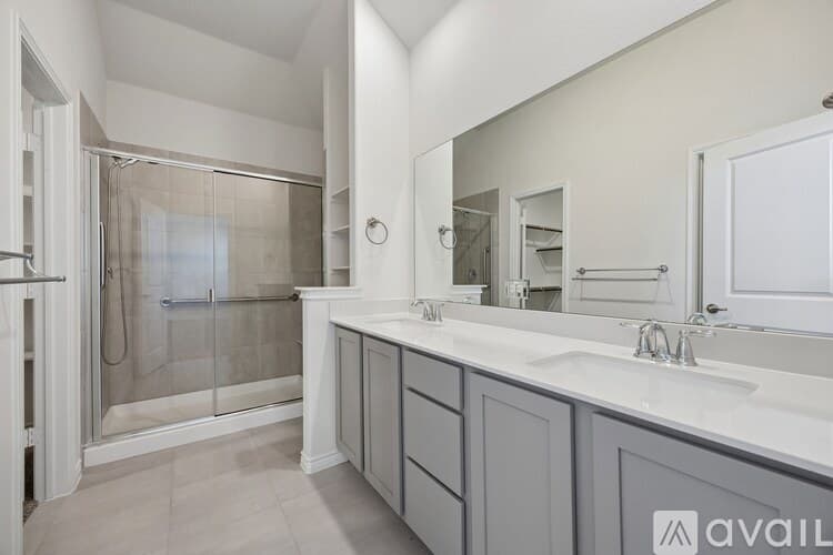 Aubrey House: 2702 Moccasin Ln
