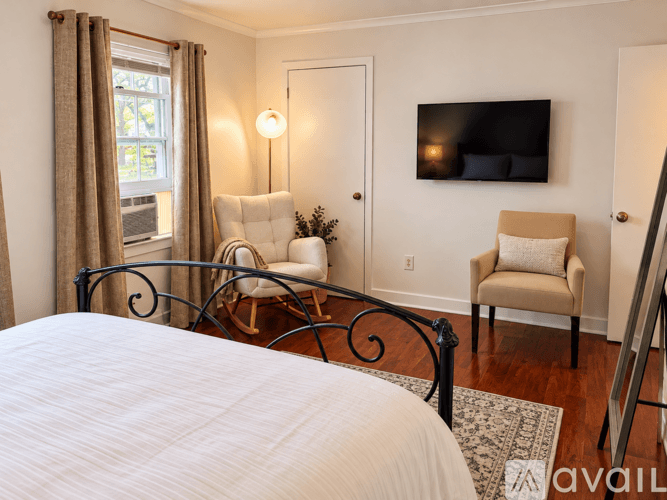 Stamford Townhome: 25 Court St