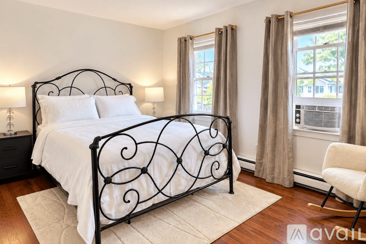Stamford Townhome: 25 Court St