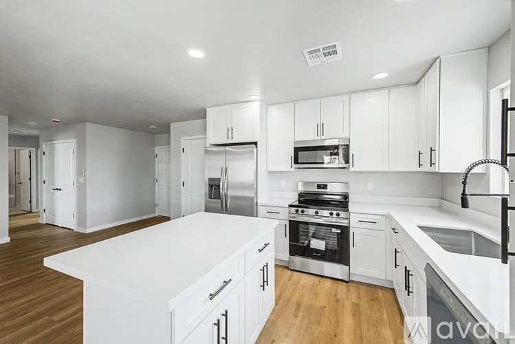 Apache Junction House: 120 West 14th Avenue