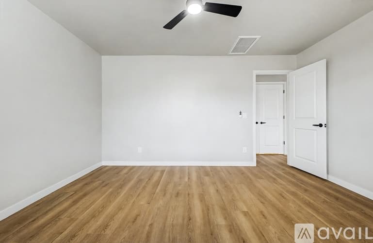 Apache Junction House: 120 West 14th Avenue