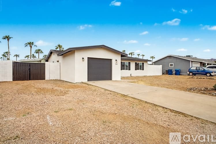 Apache Junction House: 120 West 14th Avenue
