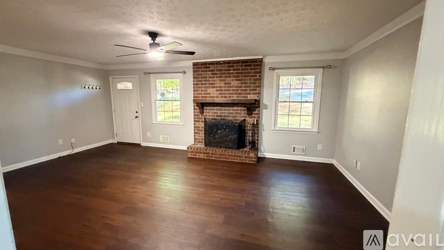 Tyrone House: 180 Ridge Rd