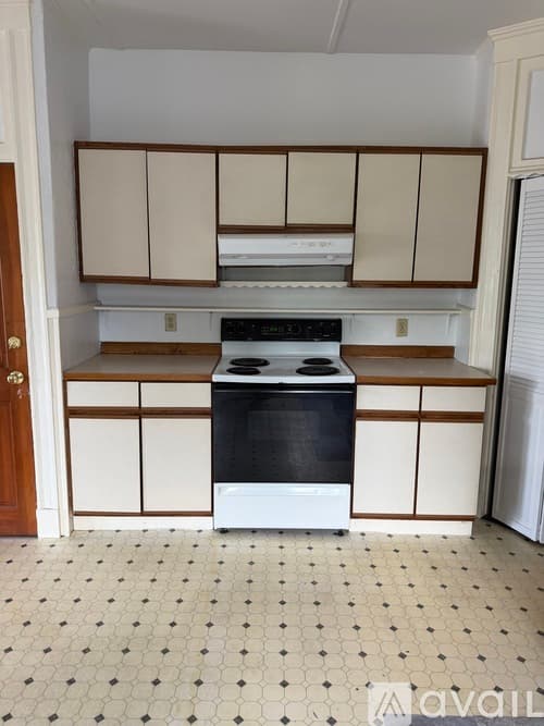 Revere Apartment: 12 Dolphin Avenue