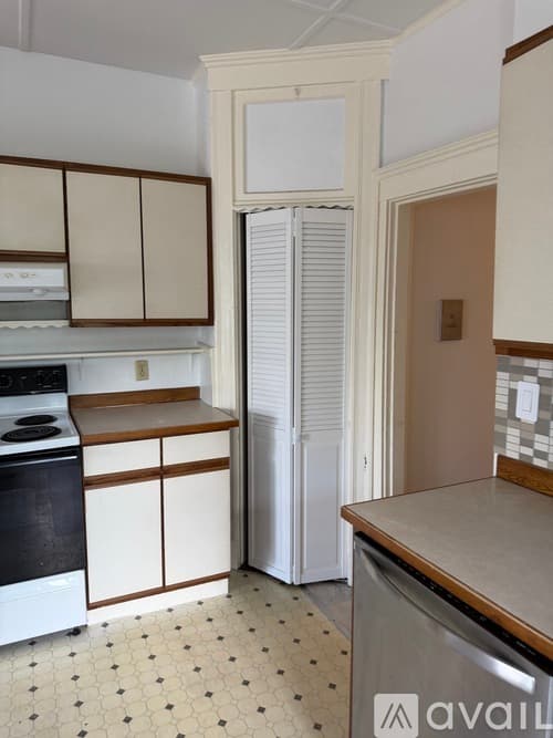 Revere Apartment: 12 Dolphin Avenue