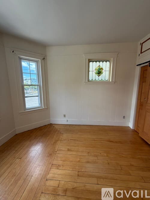 Revere Apartment: 12 Dolphin Avenue