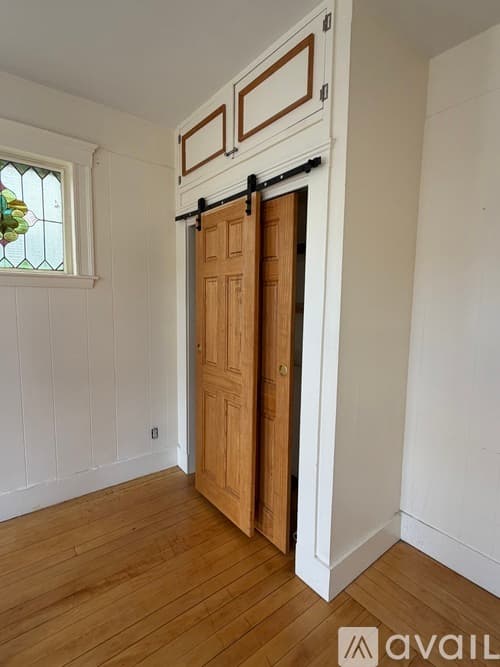 Revere Apartment: 12 Dolphin Avenue
