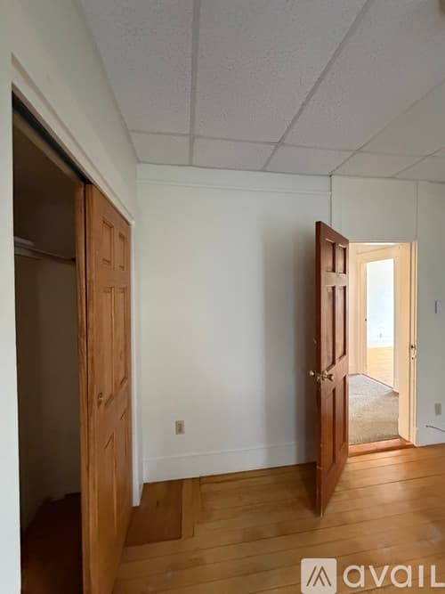 Revere Apartment: 12 Dolphin Avenue