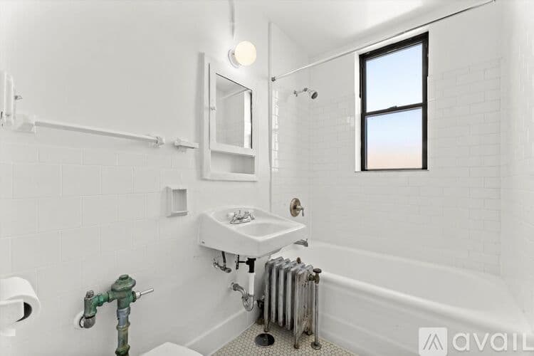 Chicago Apartment: 2779 N Milwaukee Ave