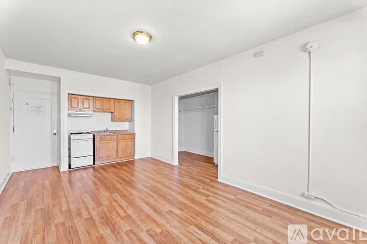 Chicago Apartment: 2779 N Milwaukee Ave