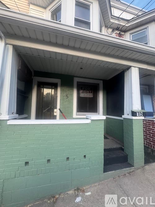 Lansford House: 15 North Walnut Street