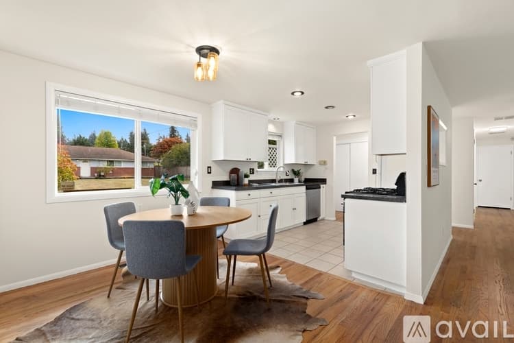 Everett House: 5706 Highland Rd