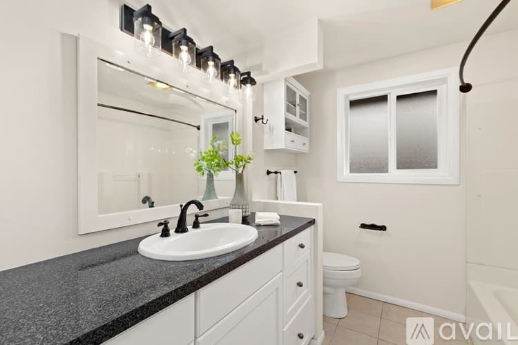 Everett House: 5706 Highland Rd