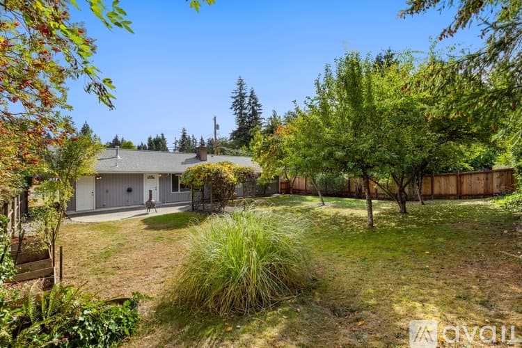 Everett House: 5706 Highland Rd