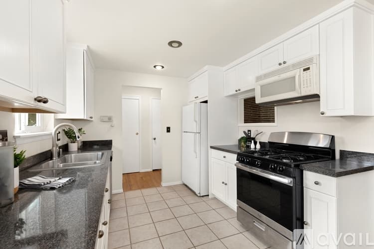 Everett House: 5706 Highland Rd
