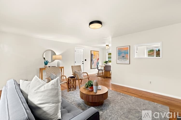 Everett House: 5706 Highland Rd