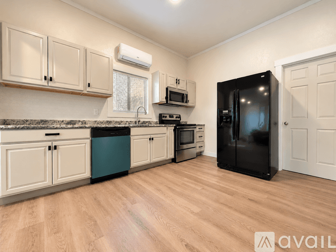 Marion Apartment: 404 East Jackson Street
