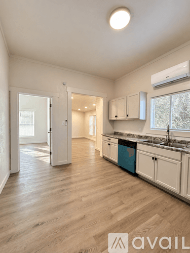 Marion Apartment: 404 East Jackson Street