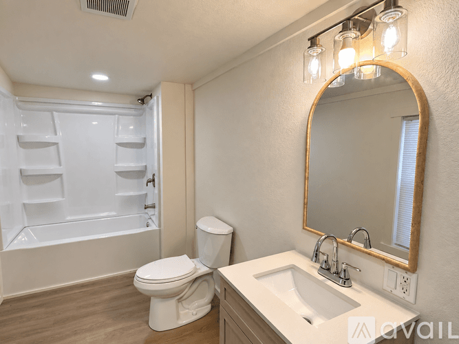 Marion Apartment: 404 East Jackson Street