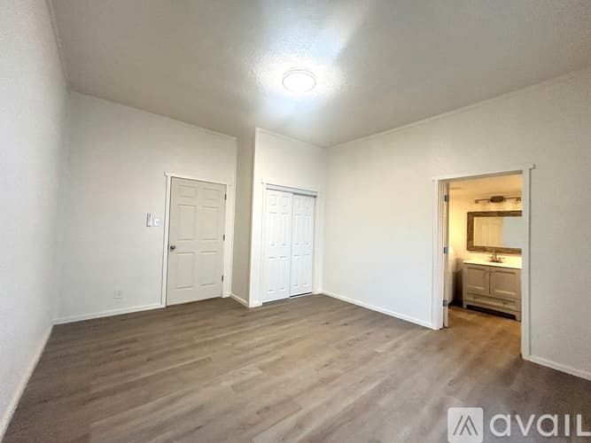 Marion Apartment: 404 East Jackson Street