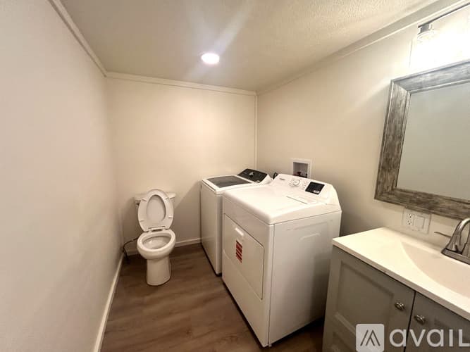 Marion Apartment: 404 East Jackson Street