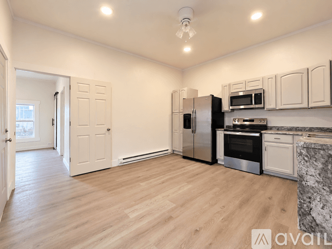 Marion Apartment: 404 East Jackson Street
