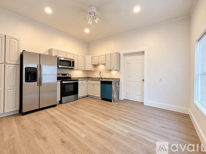 Marion Apartment: 404 East Jackson Street