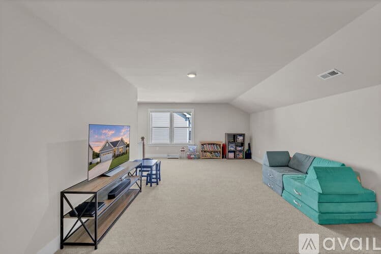 Yorktown House: 211 Orion Court
