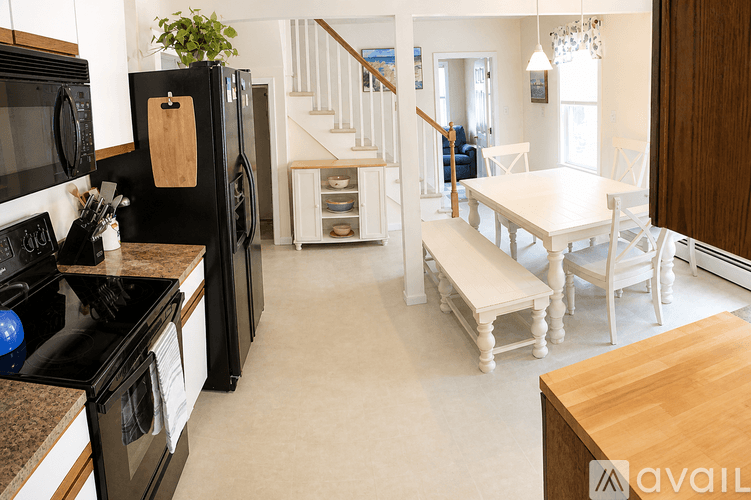 Old Orchard Beach House: 7 Carll Avenue
