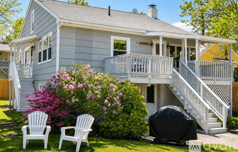 Old Orchard Beach House: 7 Carll Avenue
