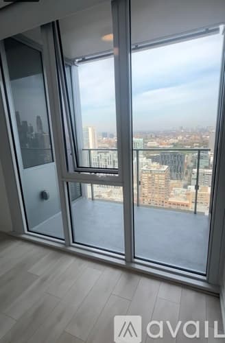 Chicago Apartment: 301 W Grand Ave