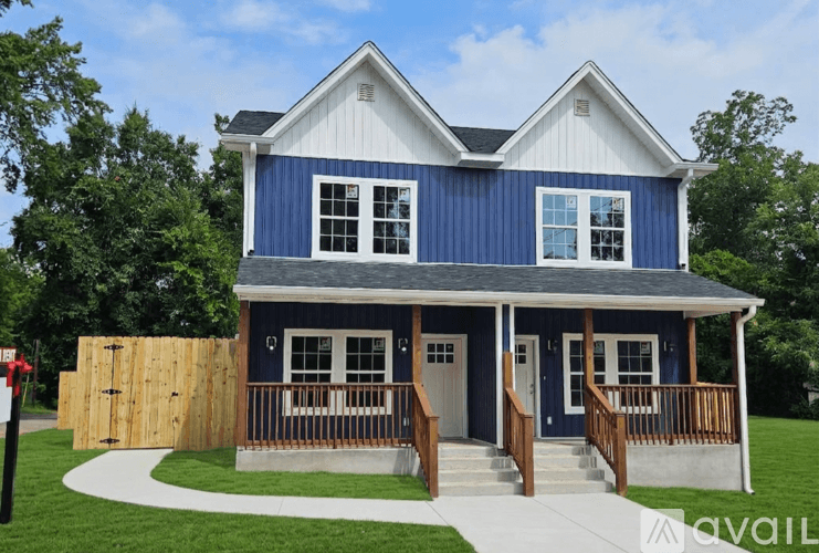 Columbia House: 2375 Washington St