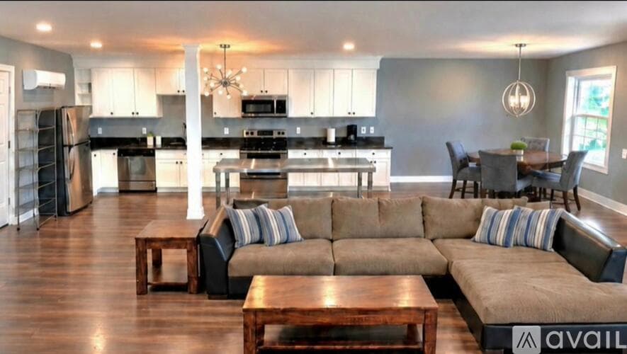 Braselton House: 218 Woodley Court