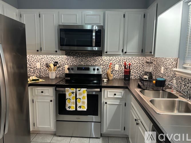 Aiken House: 736 Maple Dr