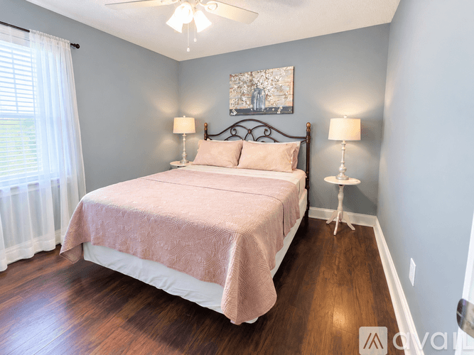 Aiken House: 736 Maple Dr