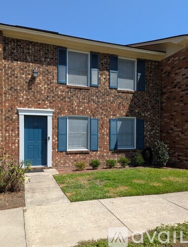 Savannah Townhome: 455 Mall Boulevard