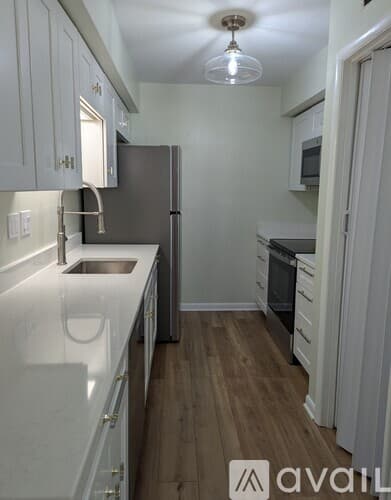 Savannah Townhome: 455 Mall Boulevard