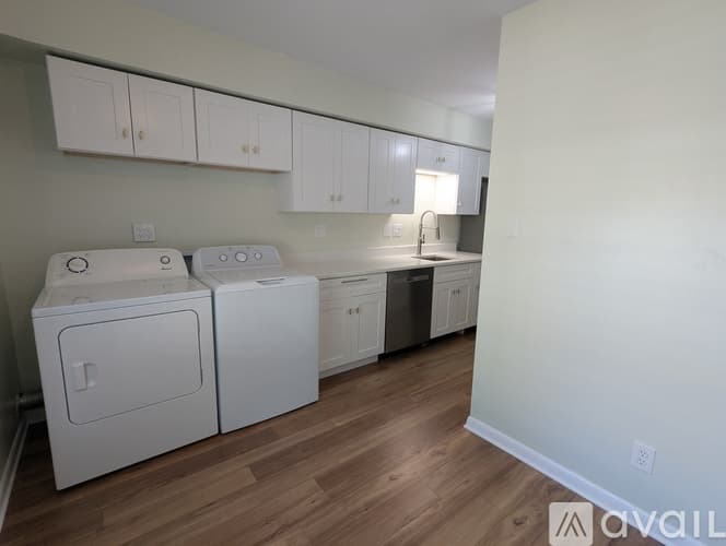 Savannah Townhome: 455 Mall Boulevard