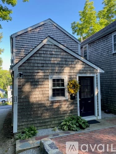 Hingham Condo: 307 North Street
